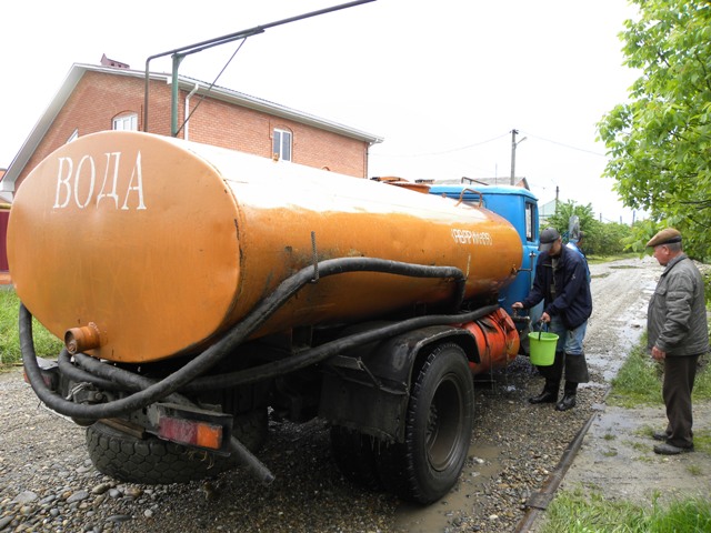 На улице Петра Алексеева в Смоленске отключили воду