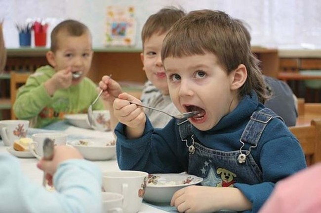 Детей в Крыму накормили смоленским фальсификатом