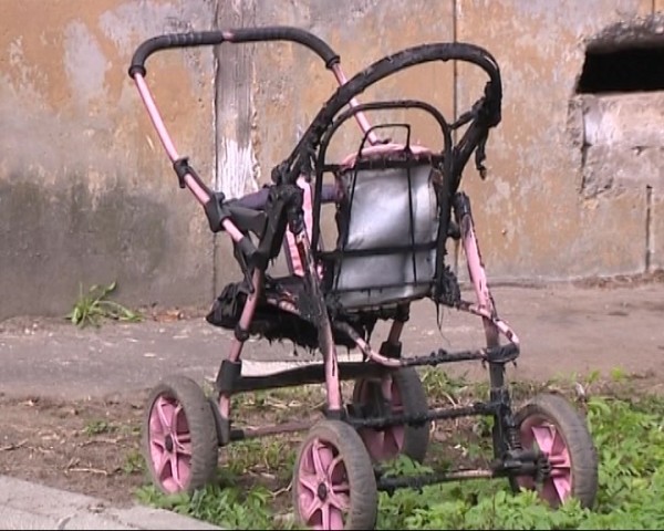 В Дорогобужском районе объявился поджигатель детских колясок
