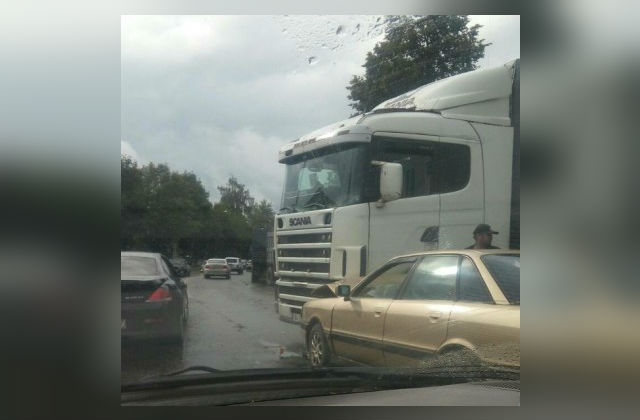 В Смоленске произошла очередная авария с фурой