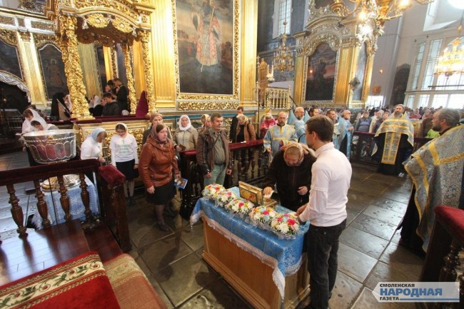 В Смоленск доставлена великая христианская святыня. Фоторепортаж