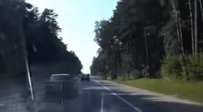 "Дурак на дороге": в Сети появилось видео езды без правил в Смоленске