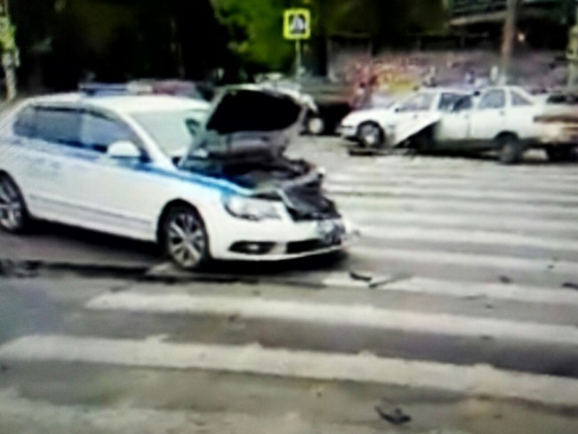 В Сети появилось видео последствий "полицейской аварии" в Смоленске