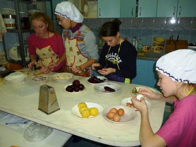Воспитанницы детского дома в Смоленске живут без холодильника