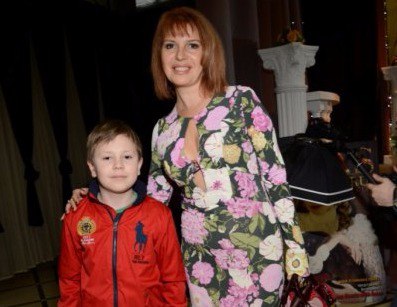 Экс-супруг российской певицы увозит ее сына на Смоленщину