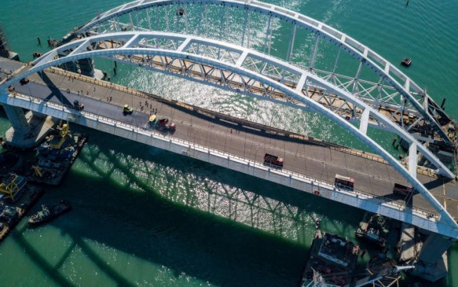 Движение автомобилей по Крымскому мосту запустят на этой неделе