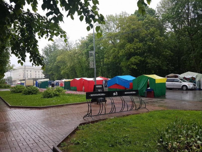 Смоленск – город рынков. Белорусская ярмарка добралась до площади Ленина.