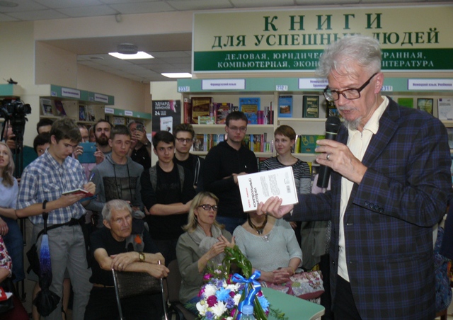 В Смоленске Эдуард Лимонов представил свой «Контрольный выстрел»