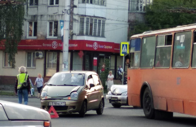 В Смоленске ДТП на трёх дорогах спровоцировало пробку
