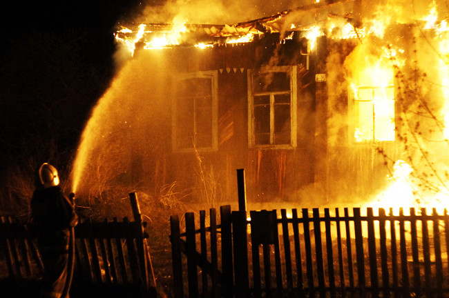 В Смоленской области в огне пострадала женщина