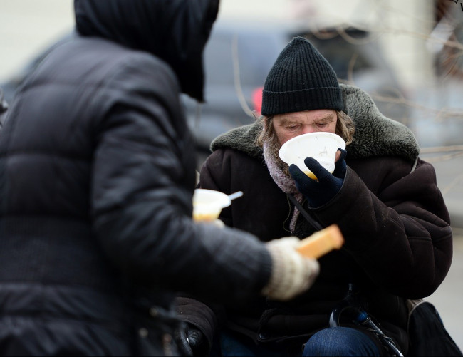 В Смоленске принимают продуктовые пожертвования для бездомных