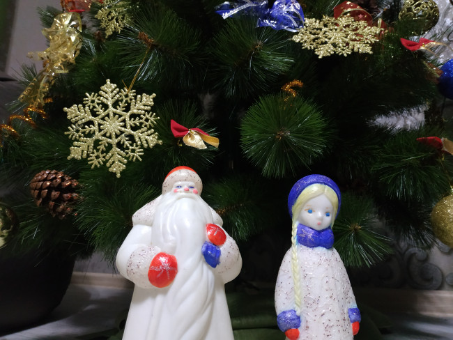 Дед Мороз со Снегурочкой стали дорогим удовольствием для россиян
