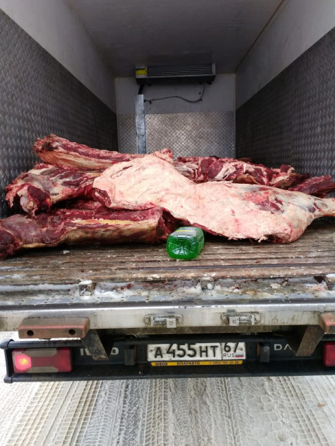Смоленские пограничники поймали фуру с нелегальной говядиной