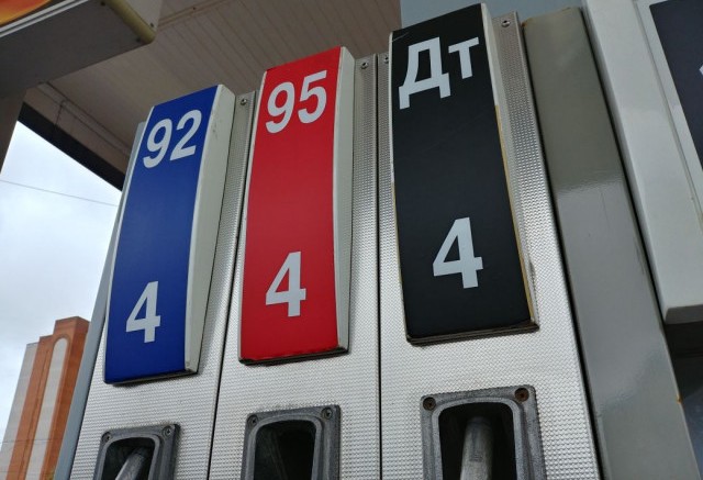 Эксперты предсказали переизбыток бензина в России