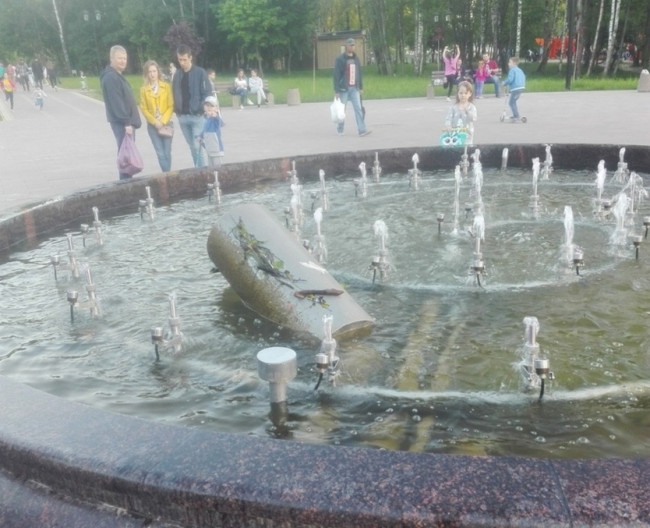 Вандалы разгромили фонтан в Соловьиной роще