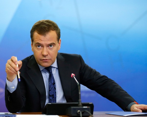 Предсказание от Медведева. Рабочую неделю сократят до четырех дней