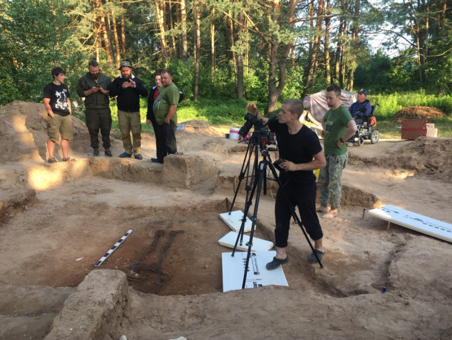 Сосуд с костями и камерное погребение: на Гнездовских курганах нашли древние артефакты