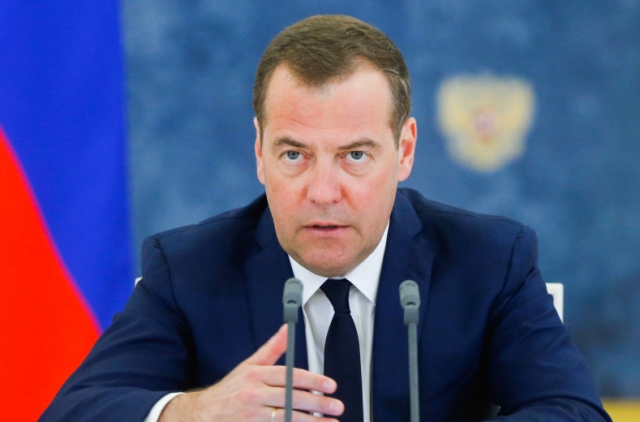 Медведев хочет перевести россиян на четырехдневную рабочую неделю. Но не сейчас