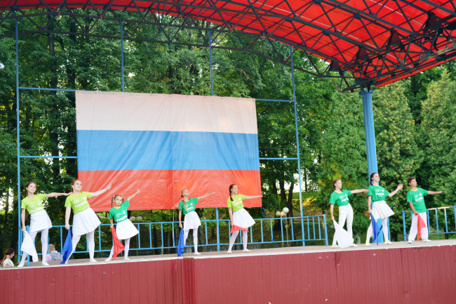 В Смоленске отпраздновали День флага. Как это было