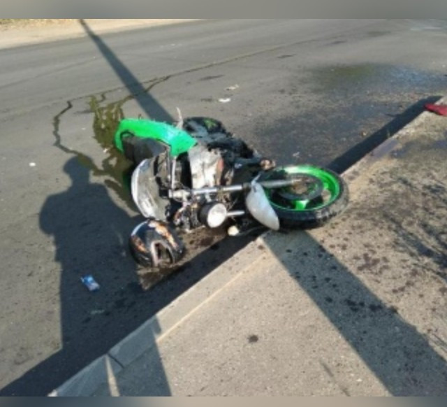 В Смоленской области водитель автобуса снес мотоциклиста В Смоленской области водитель автобуса снес мотоциклиста