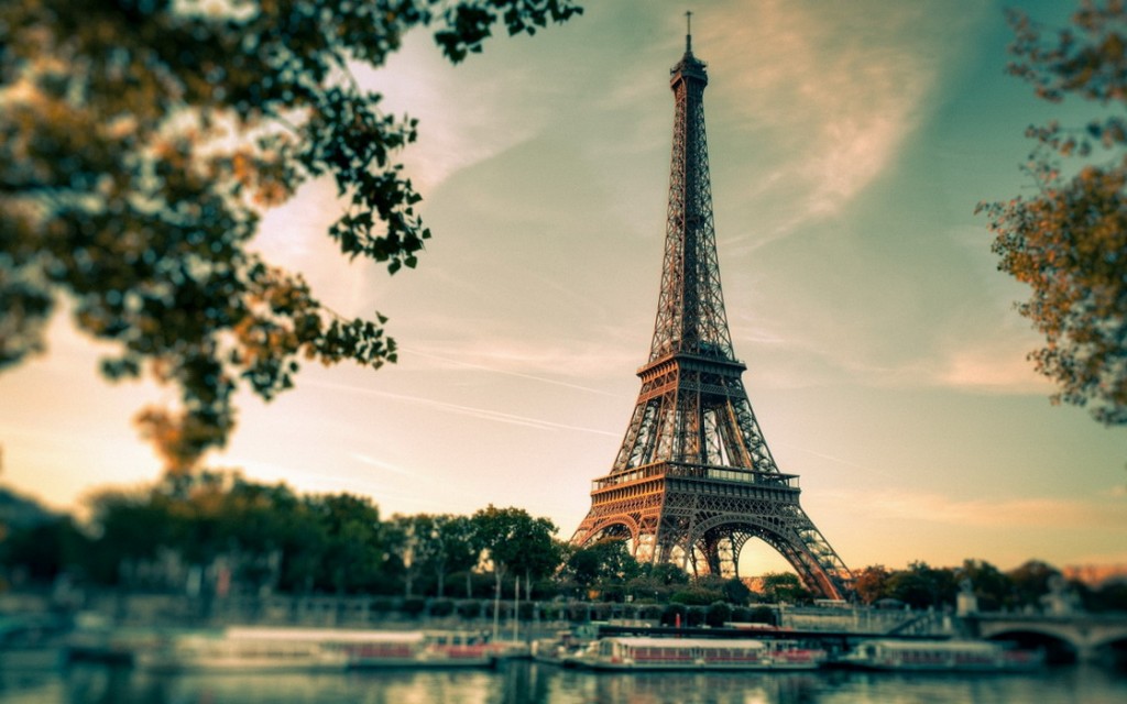 «Париж»