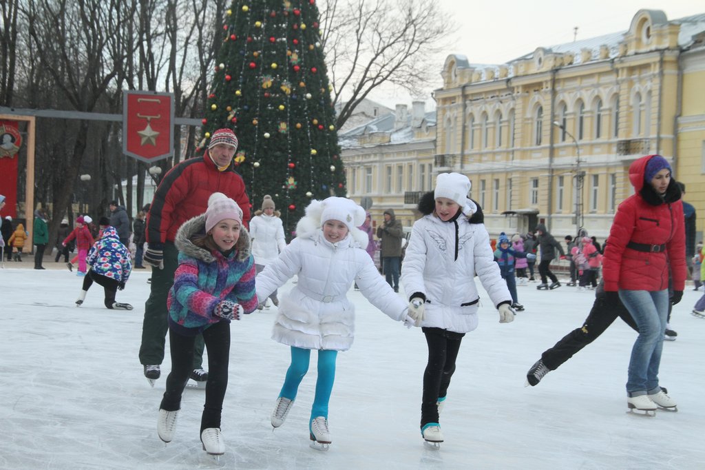 Расписание катка смоленск на площади ленина. Каток на пл.Ленина Смоленск\. Каток в Смоленске на площади Ленина. Каток в Смоленске на площади Ленина 2021. Каток открытый каток в Смоленске.