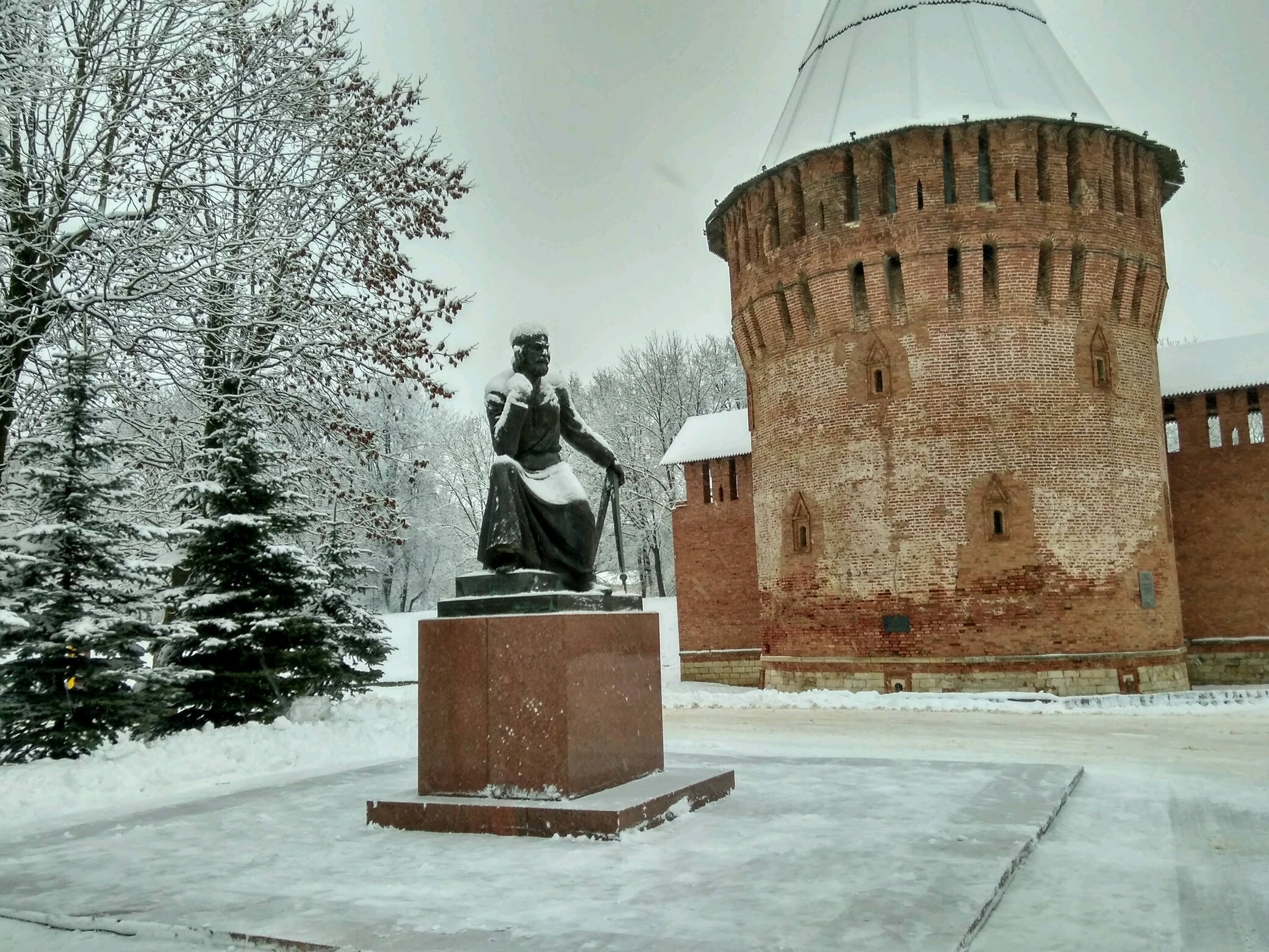 Смоленск зимой. Крепость Смоленск зимой. Смоленская крепость зимой. Памятники Смоленска зимой. Смоленск зима.