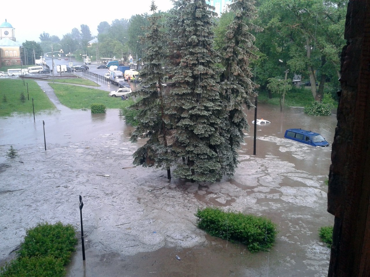 В Смоленске ушло под воду такси с пассажирами внутри - SmolNarod.ru