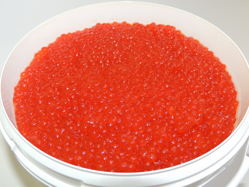 Икра розница. Икра Caviar Premium красная. Имитированная икра из водорослей. Икра альгиновая лососевая. Имитация икры.