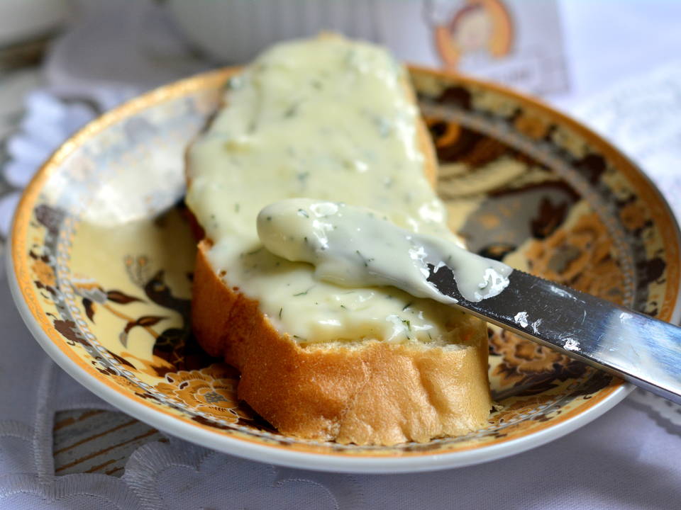 Рецепт вкусного плавленного сыра. Плавленный сыр. Плавленый сыр. Домашний плавленный сыр. Сыр который мажется на хлеб.