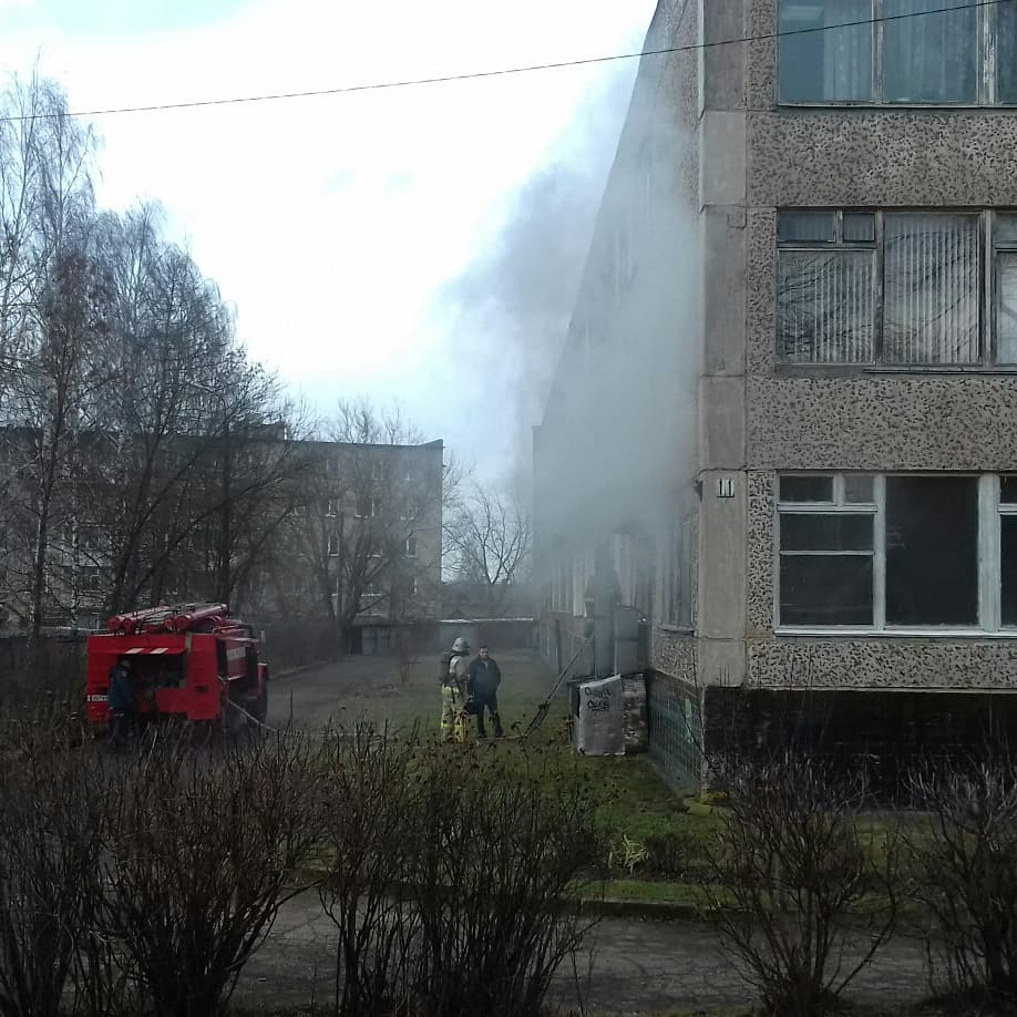 В Ярцеве вспыхнул пожар в школе