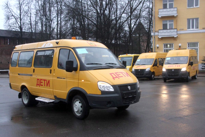 Смоленским школам передали новые автобусы