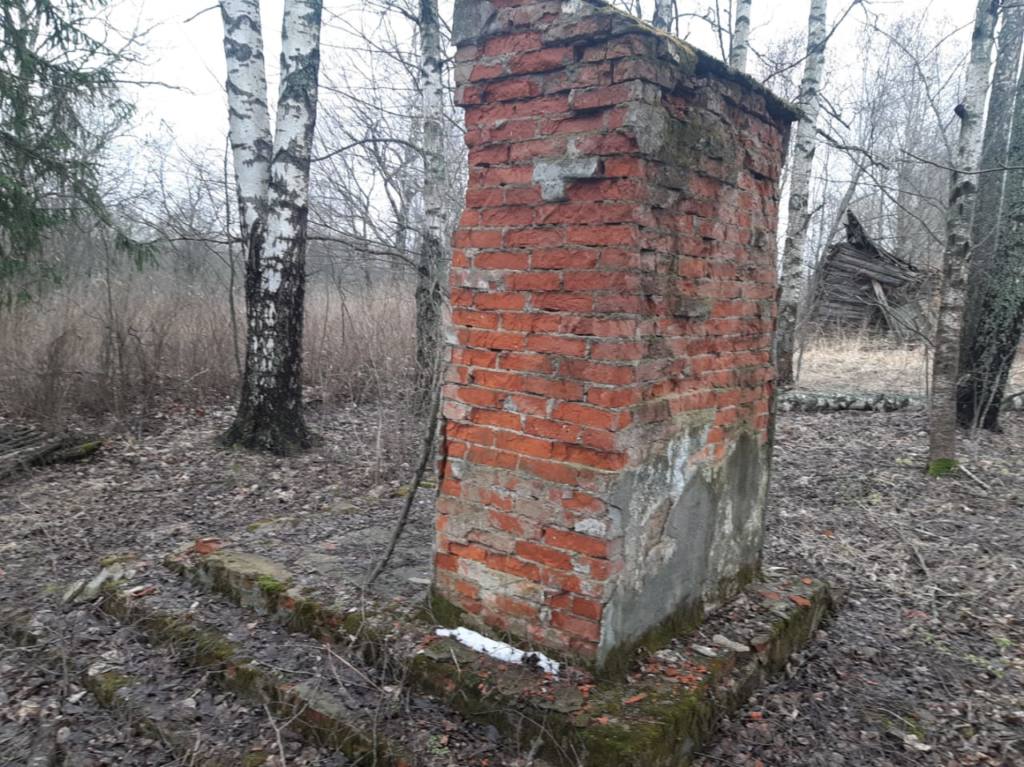 Под Смоленском нашли заброшенный мемориал погибшим воинам