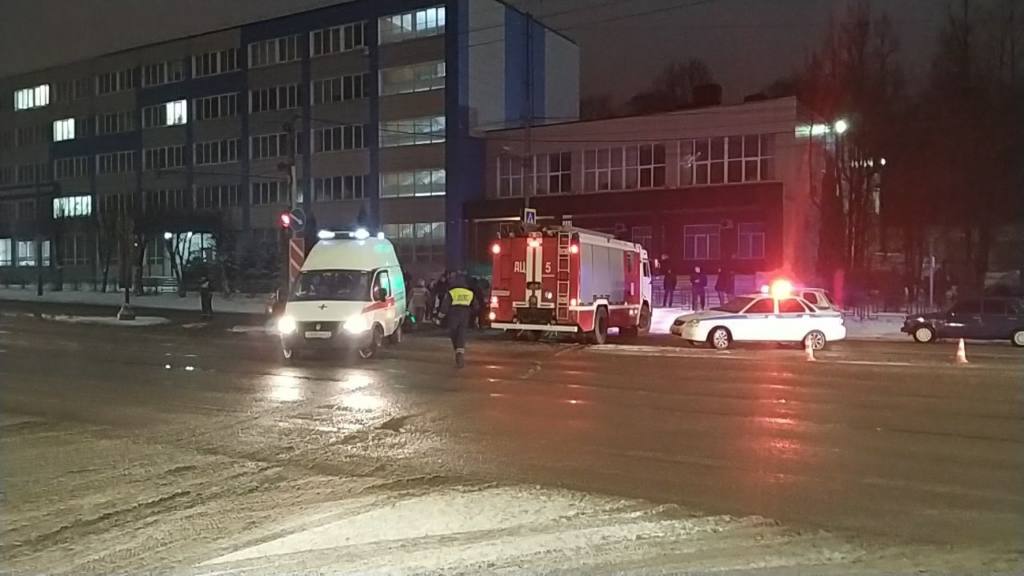 В Смоленске на Кирова серьезное ДТП заблокировало движение транспорта