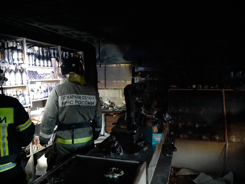 В Сафонове сгорел продуктовый магазин