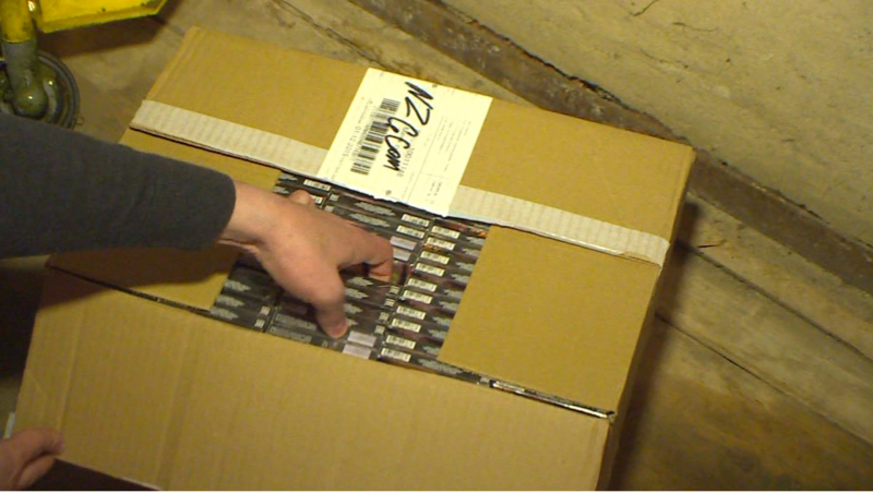 В Смоленске полицейские накрыли торговые точки с контрафактными сигаретами