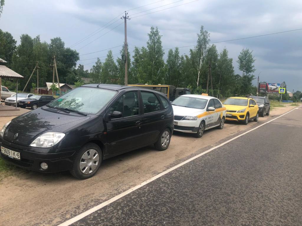 В Россию пытались провезти иностранцев на 4 машинах