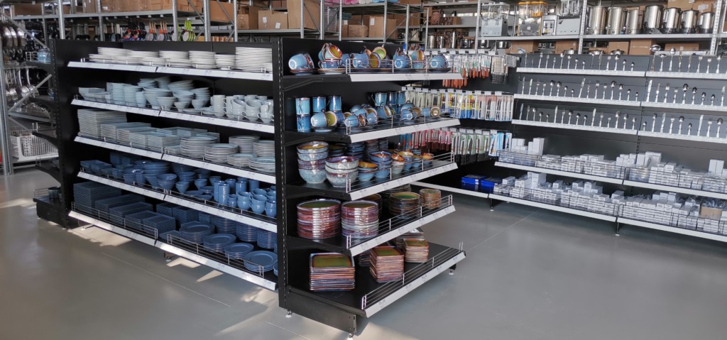 «Общепит Гипер» для всех: открыт гипермаркет посуды, хозтоваров и оборудования для бизнеса и домашних нужд