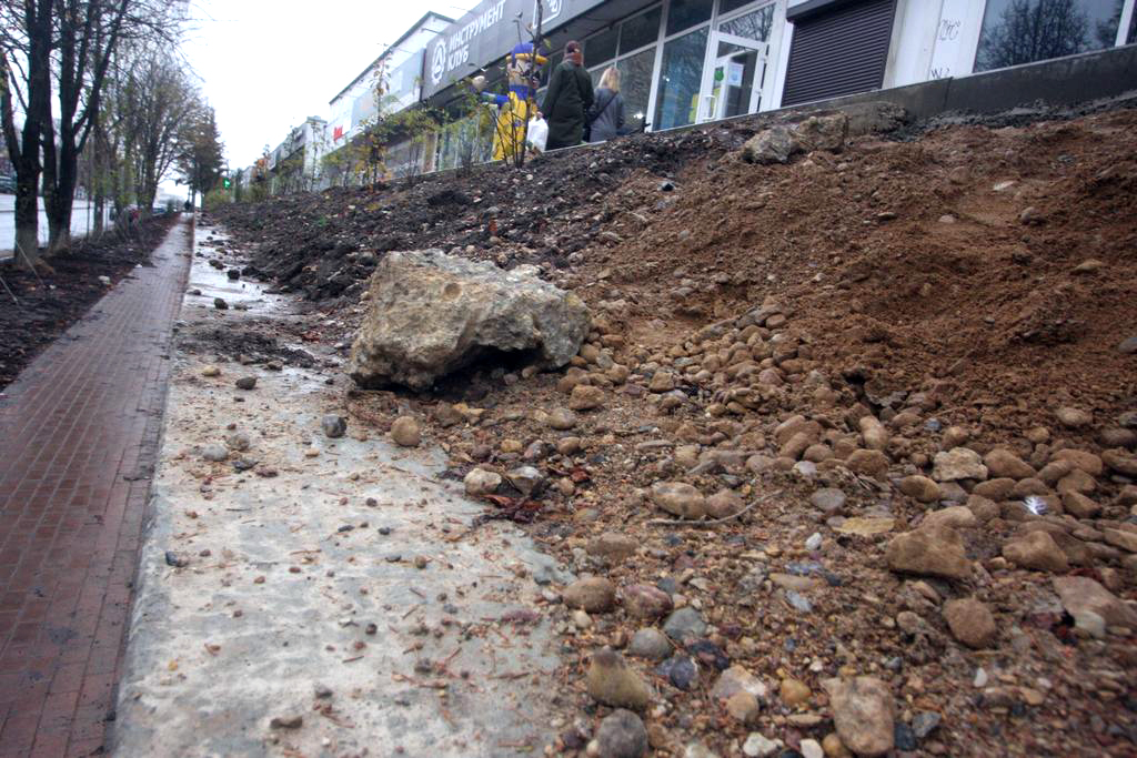 Бесконечный ремонт улицы Николаева в Смоленске. Показываем, что происходит