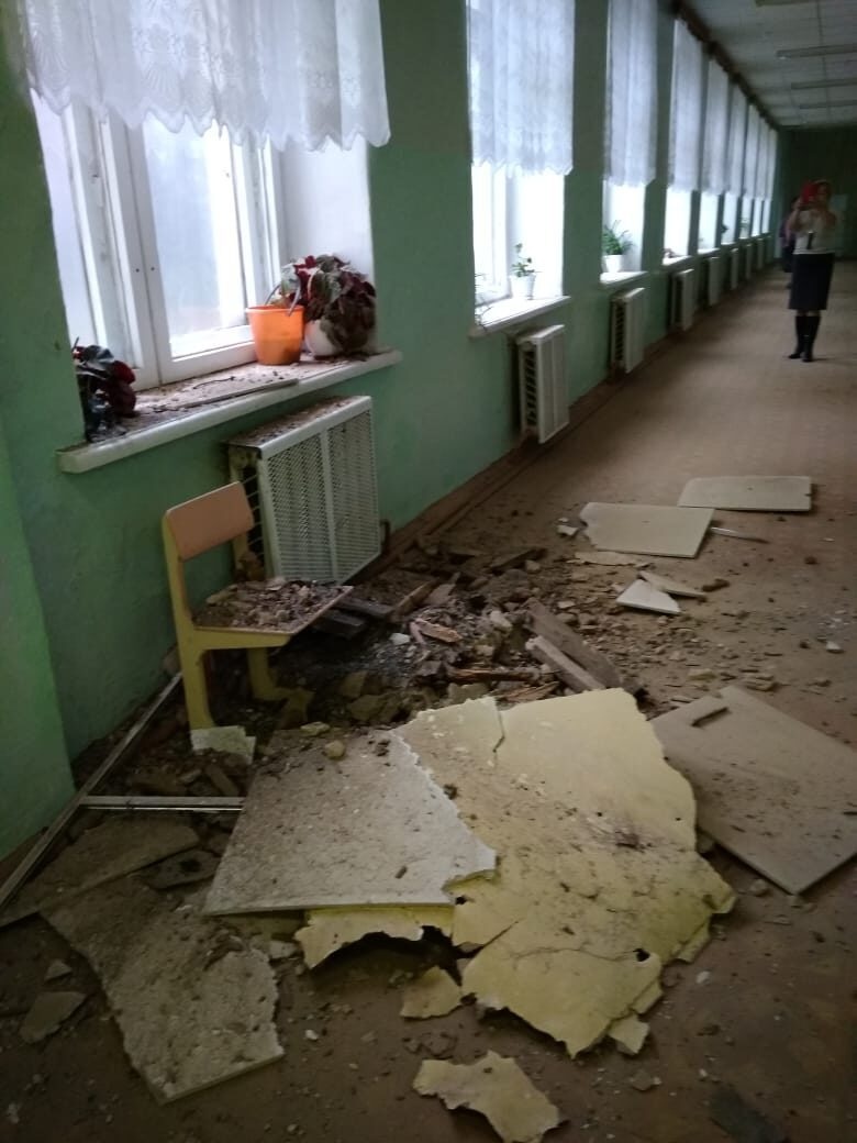 В смоленской школе рухнул потолок во время урока