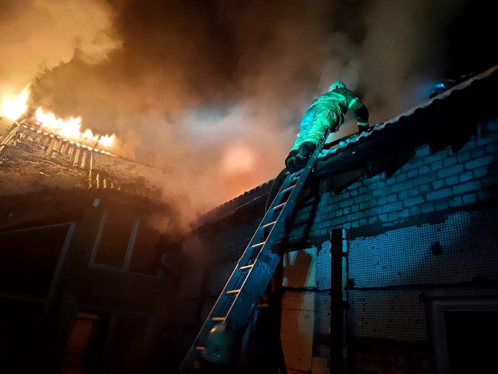 Спас внука из горящего дома. Стали известны подробности вечернего пожара в Смоленске