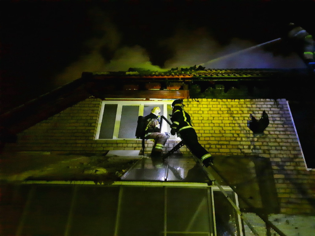 Спас внука из горящего дома. Стали известны подробности вечернего пожара в Смоленске