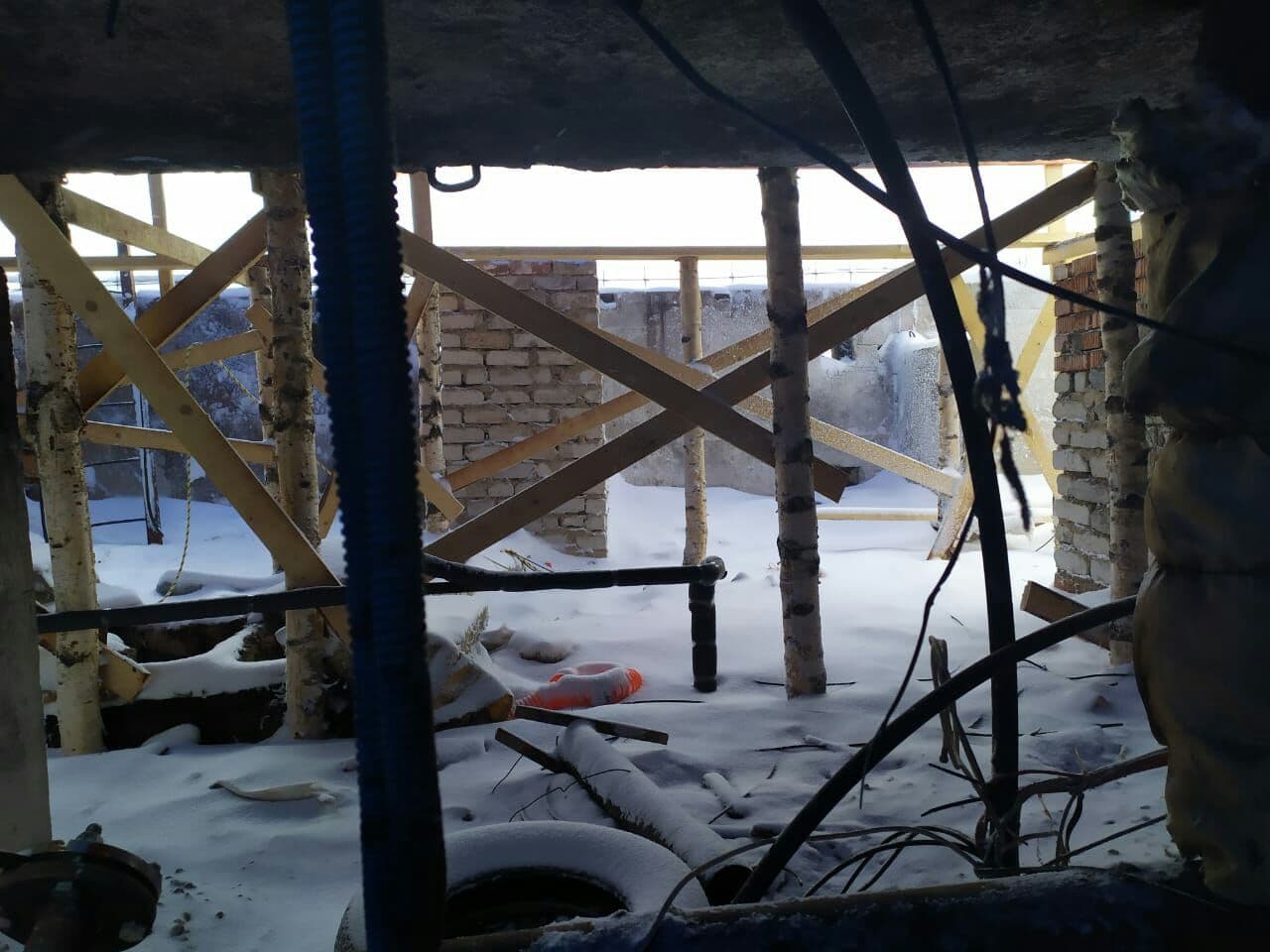 Ремонт с последствиями. В Смоленске восстанавливают аварийную кровлю пятиэтажного дома