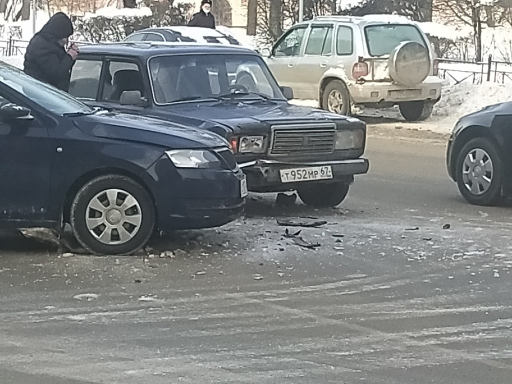 Авария на улице Кирова парализовала движение транспорта