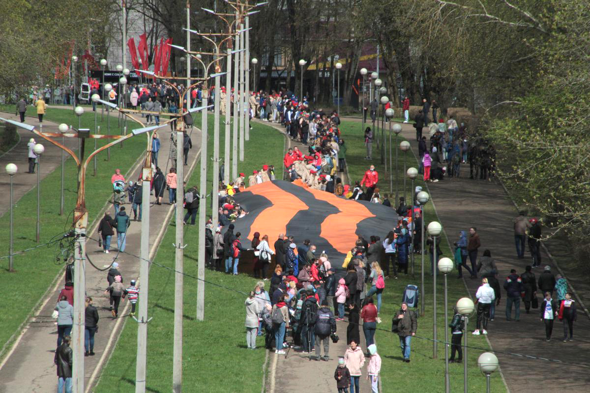 Гигантскую Георгиевскую ленту в Смоленске не донесли до Кургана Бессмертия