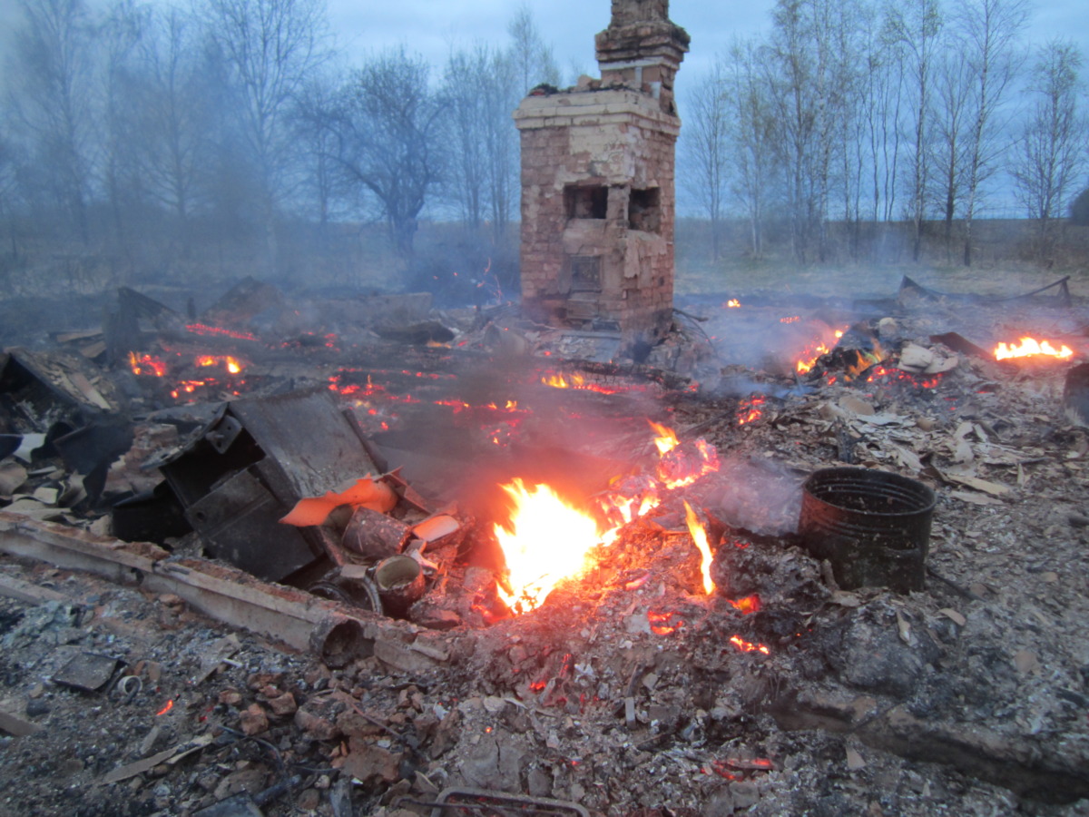 В результате пожара в Сафоновском районе погиб человек