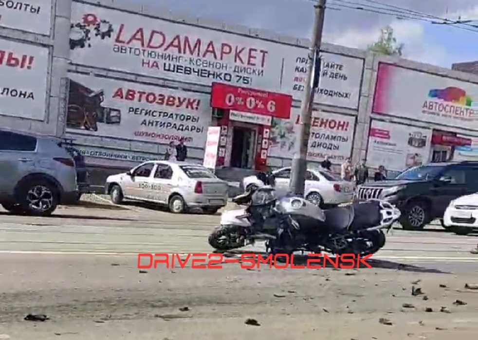 В Смоленске в ДТП с мотоциклом пострадали два человека