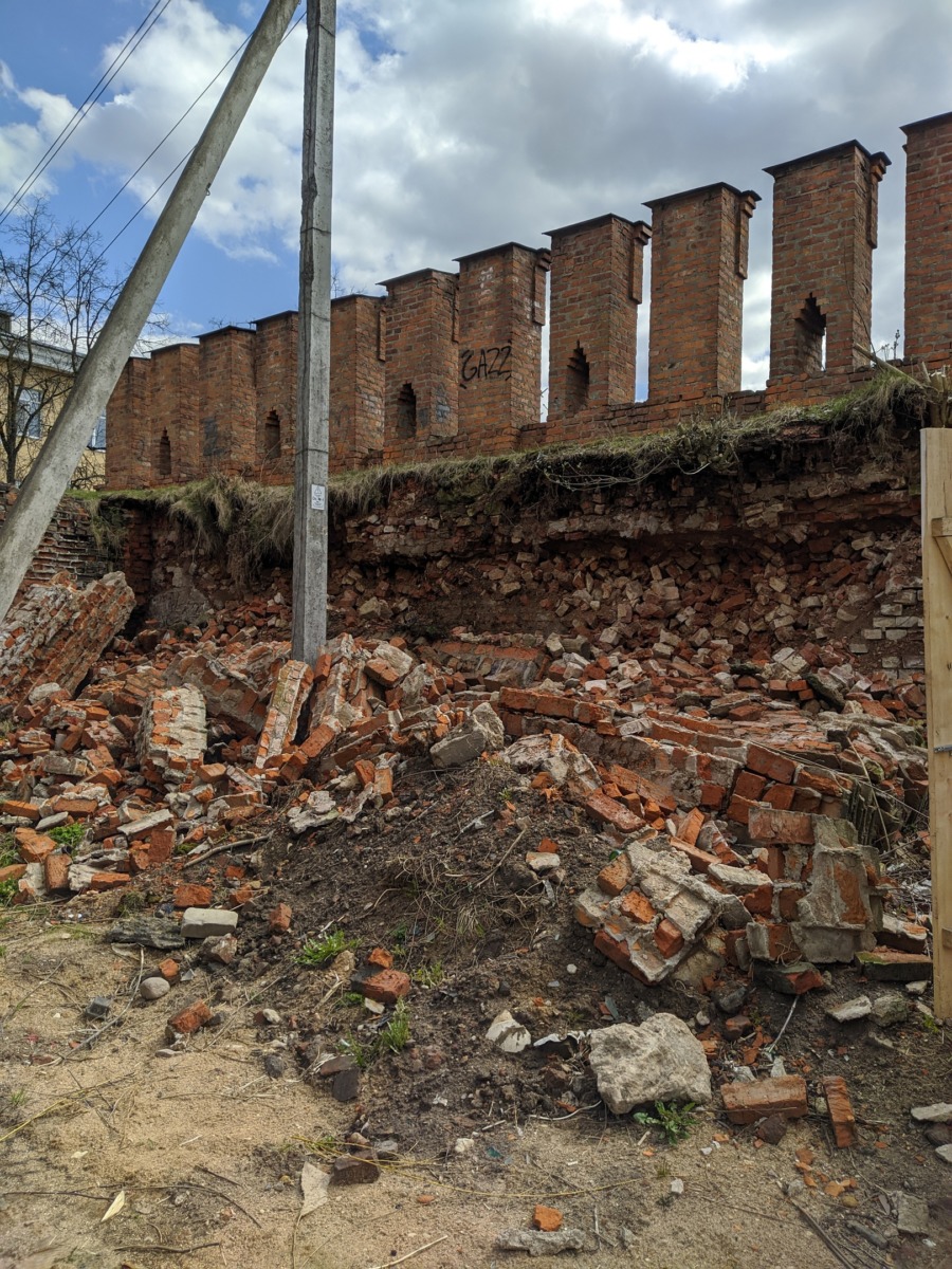 В центре Смоленска обрушился участок крепостной стены