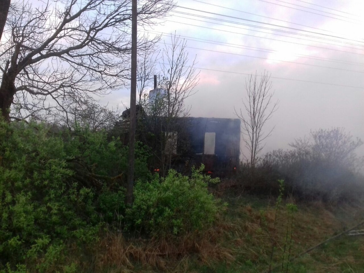 Из-за непотушенной сигареты сгорели жилой дом и сарай в Демидовском районе
