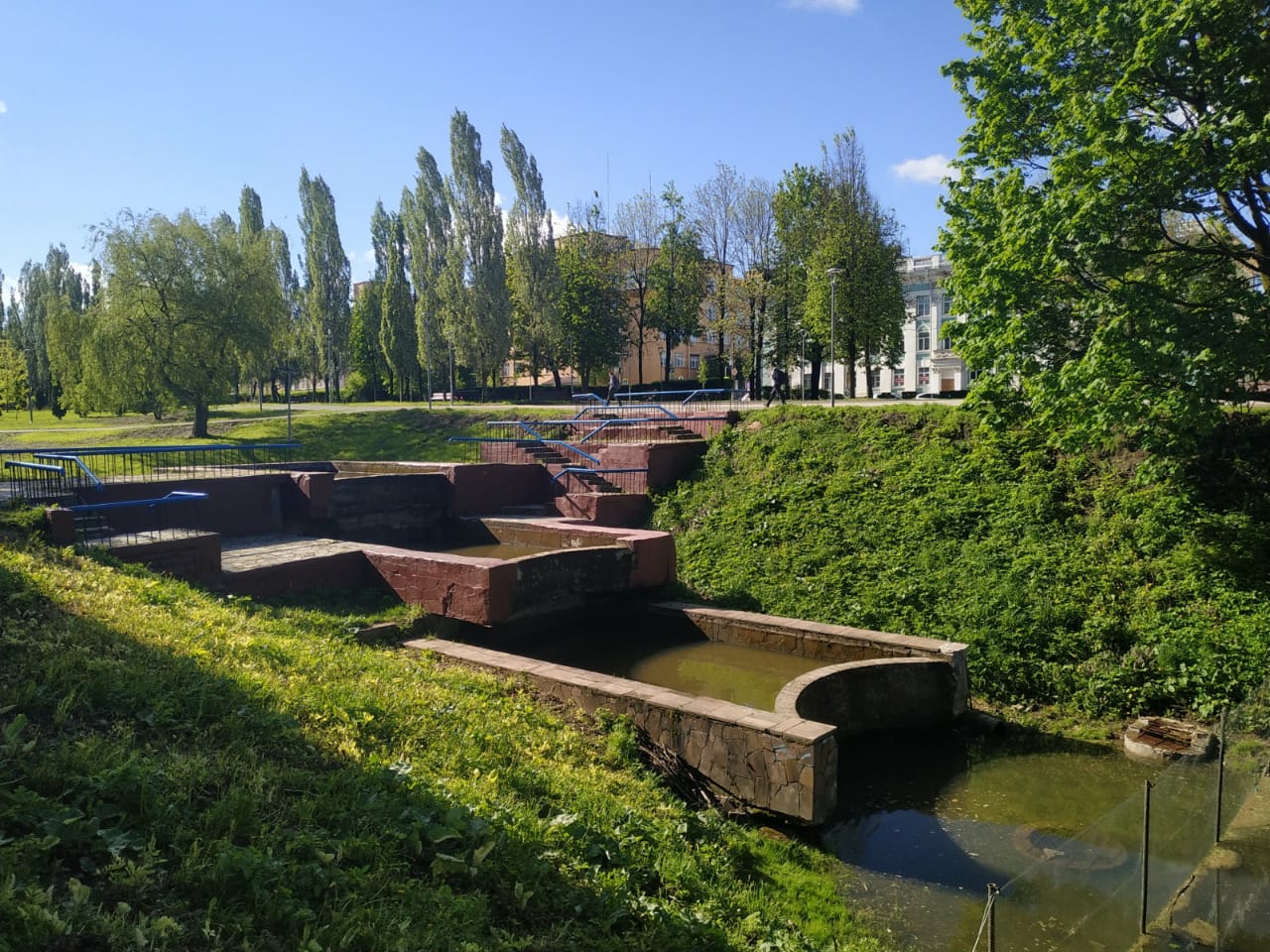 В центре Смоленска возобновил работу каскадный фонтан. Но ненадолго
